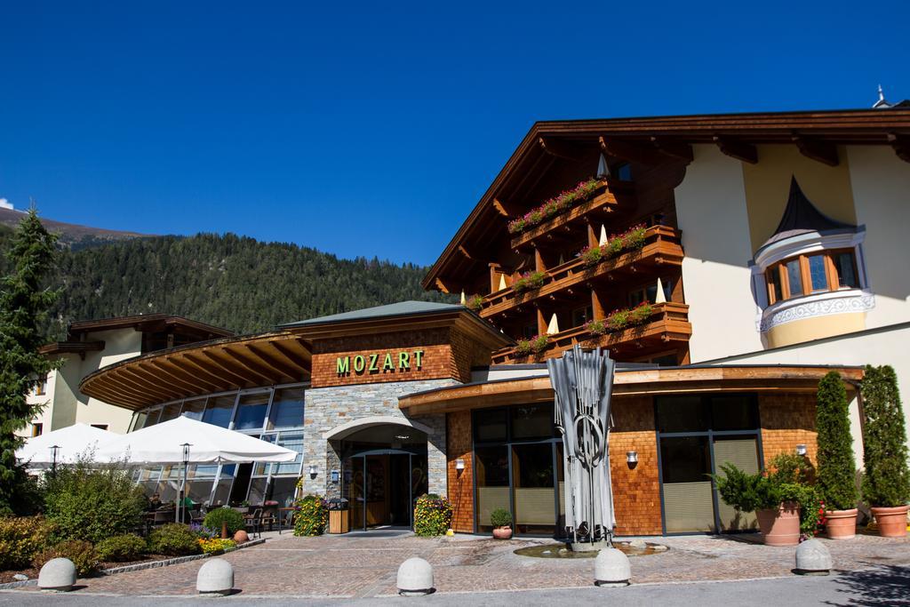 Familien Hotel Mozart Риед им Оберинтал Екстериор снимка