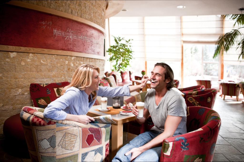 Familien Hotel Mozart Риед им Оберинтал Екстериор снимка