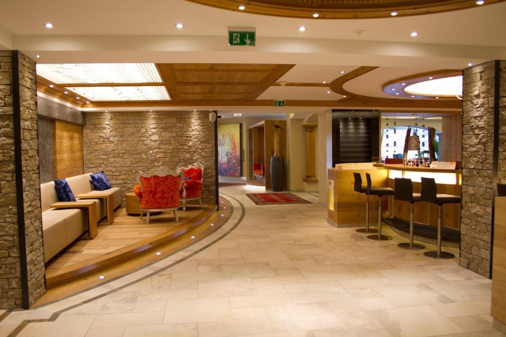 Familien Hotel Mozart Риед им Оберинтал Екстериор снимка